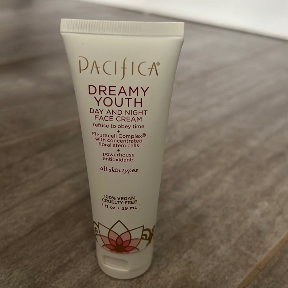 pacifica dream youth facial cream day and night